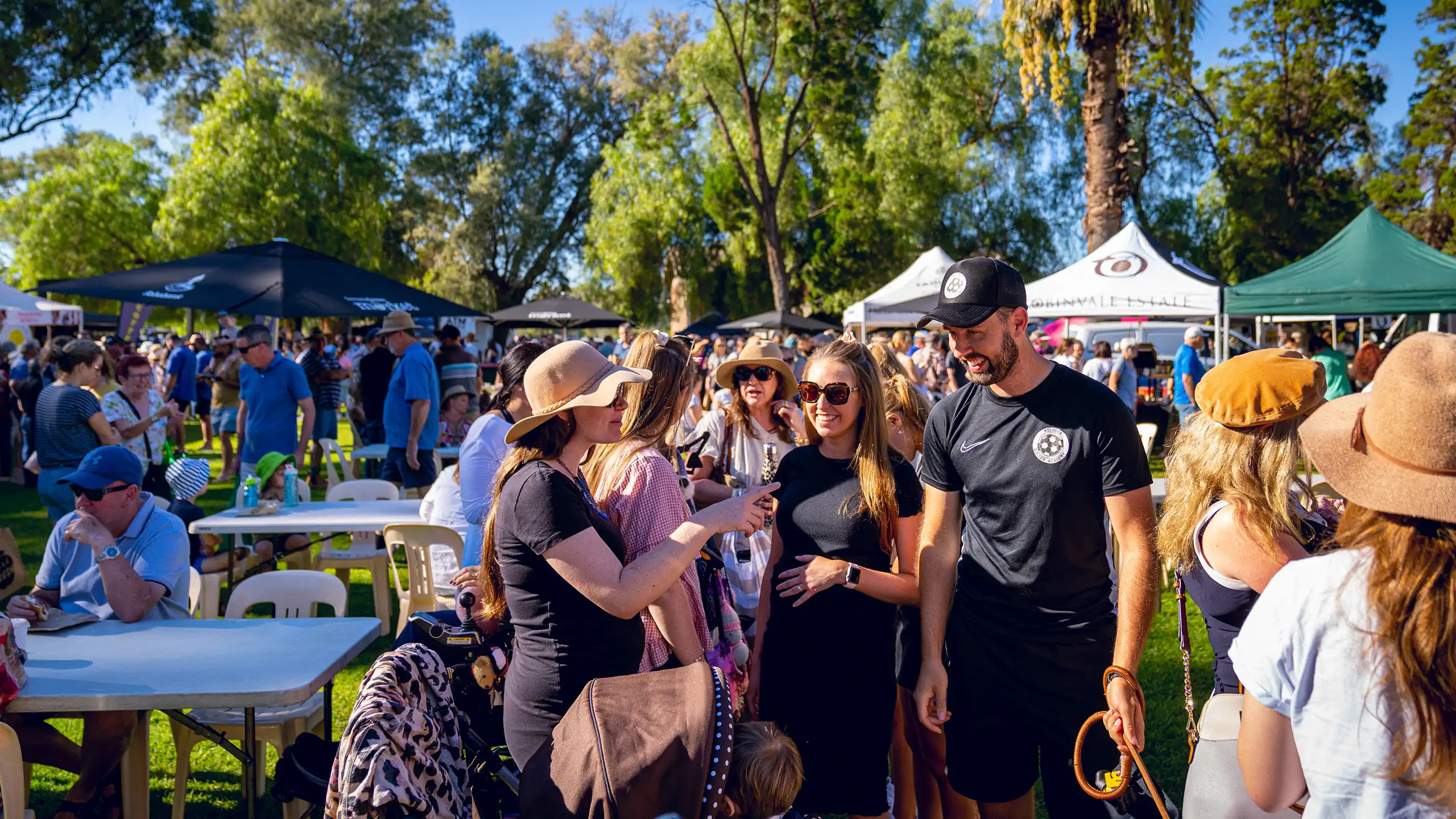 Crowd at the Mildura Farmers Market.